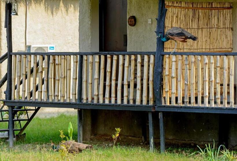 هتل Sarang Wildlife Sanctuary