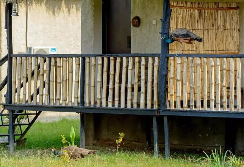 هتل Sarang Wildlife Sanctuary