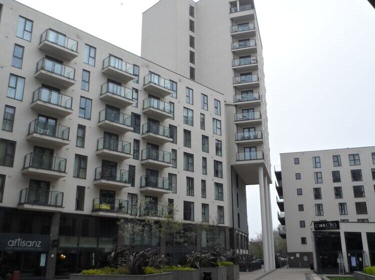 Hotel Woking New Central