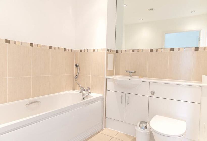 Hotel Woking New Central