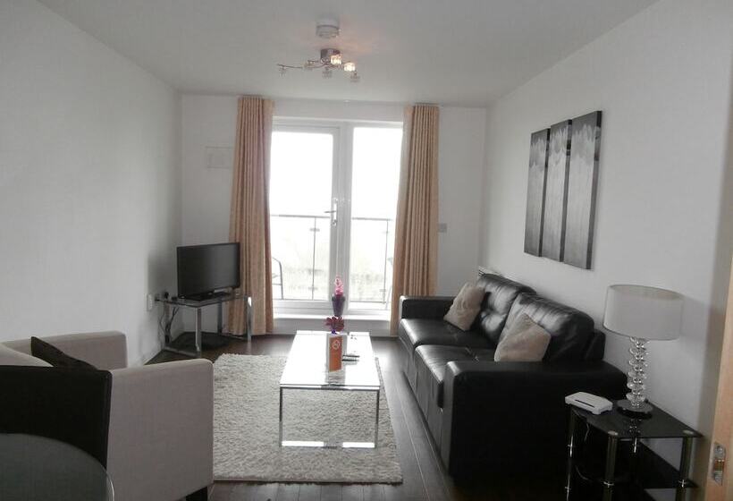 Hotel Woking New Central