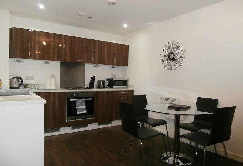 Hotel Woking New Central