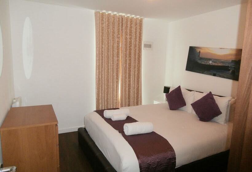 Hotel Woking New Central