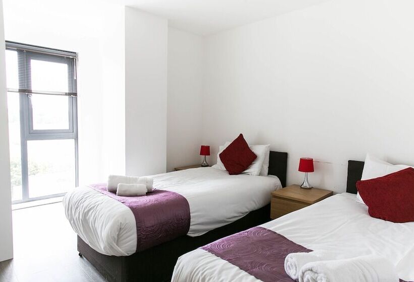 Hotel Woking New Central