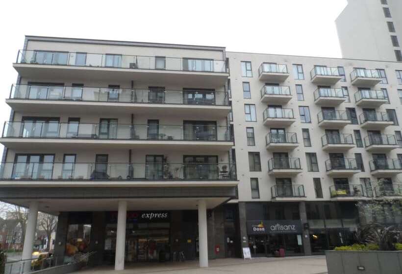 Hotel Woking New Central