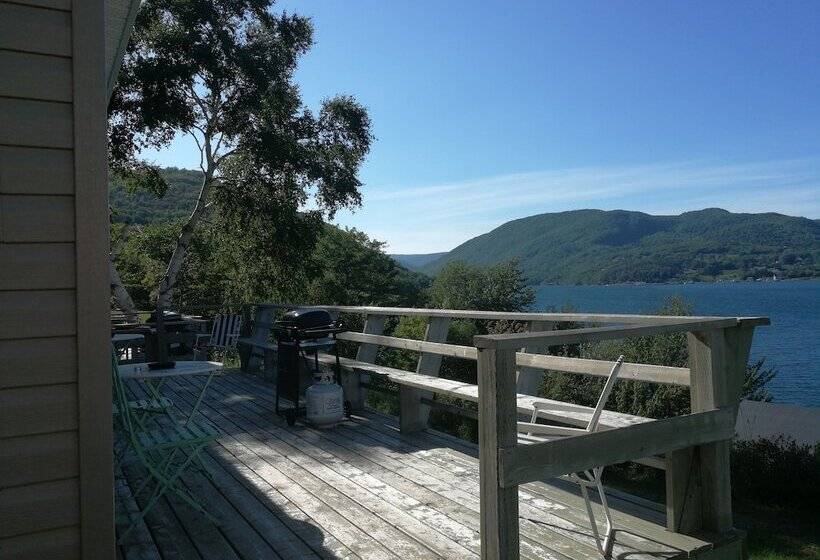 מוטל Knotty Pine Cottages