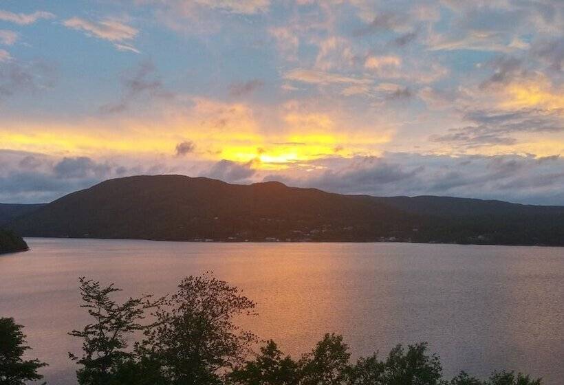 מוטל Knotty Pine Cottages