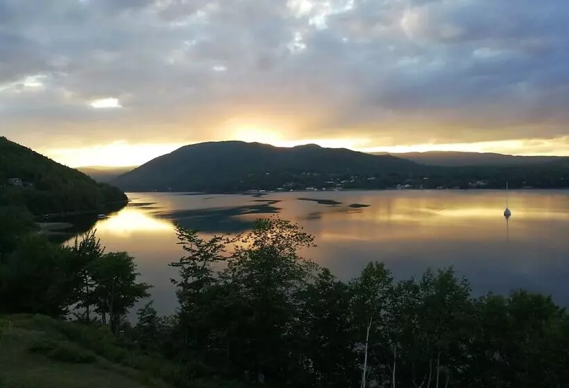 モーテル Knotty Pine Cottages