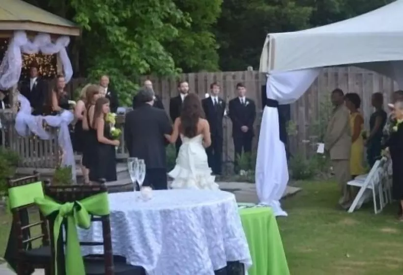 Majatalo Cart Barn Inn