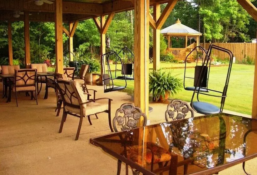 Majatalo Cart Barn Inn