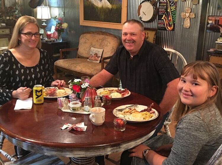 Пансион Cart Barn Inn