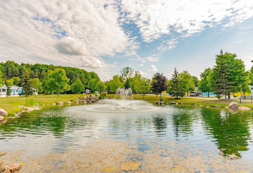 منتجع Sun Outdoors Petoskey Bay Harbor