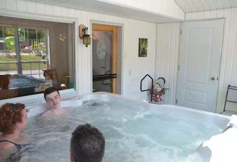 Aamiaismajoitus (B&B) Auberge Papillon Lune