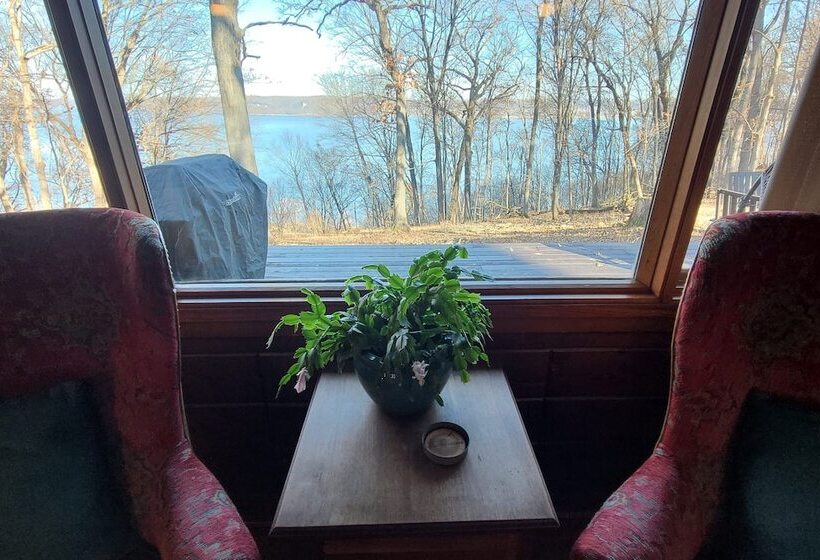 مبيت وإفطار Four Mounds Inn