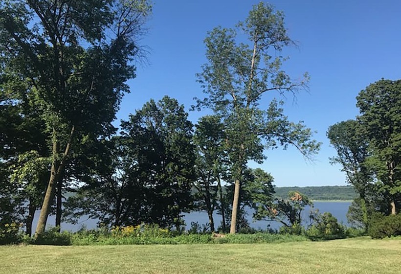 مبيت وإفطار Four Mounds Inn