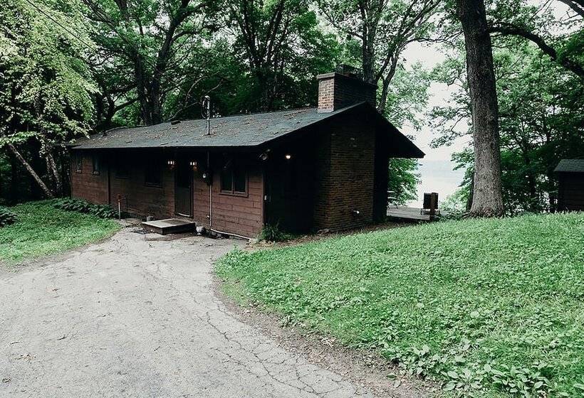 مبيت وإفطار Four Mounds Inn