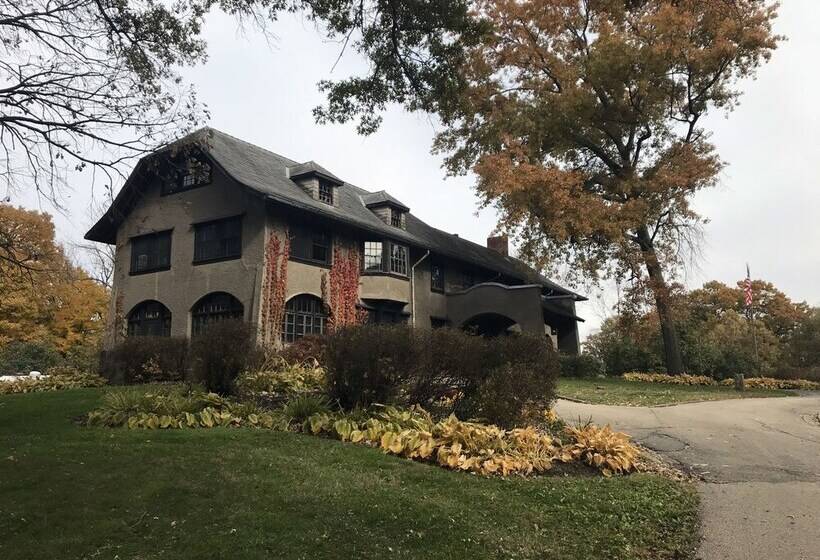 مبيت وإفطار Four Mounds Inn