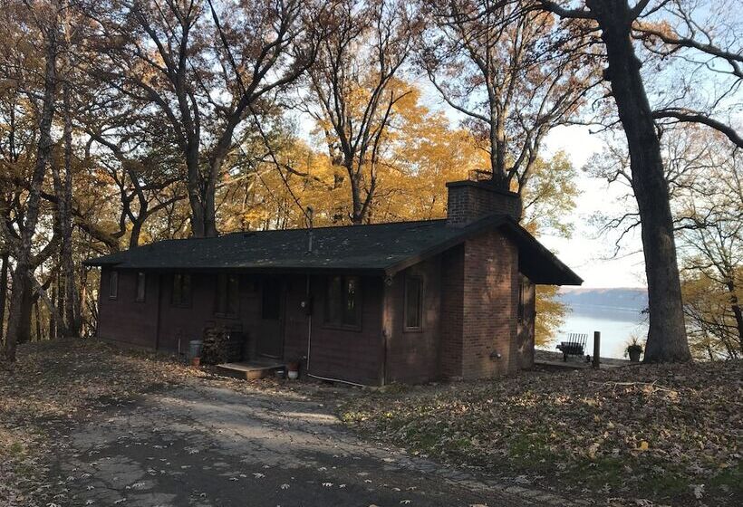 مبيت وإفطار Four Mounds Inn