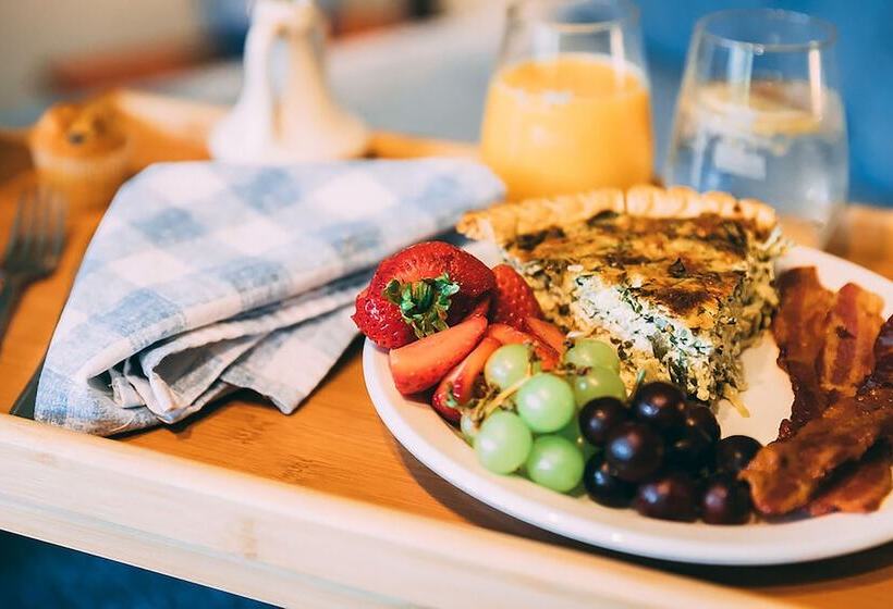 مبيت وإفطار Four Mounds Inn