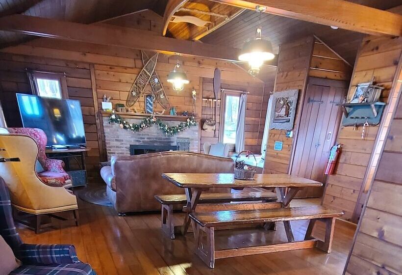 مبيت وإفطار Four Mounds Inn