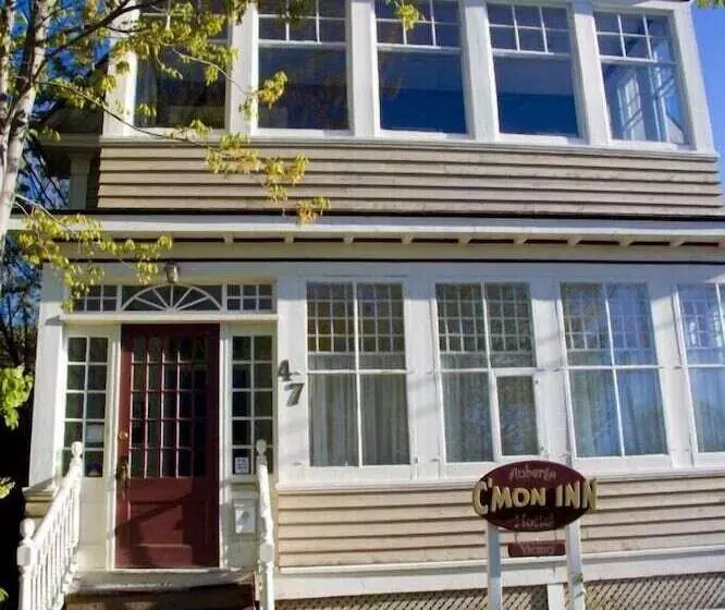 C Mon Inn Hostel