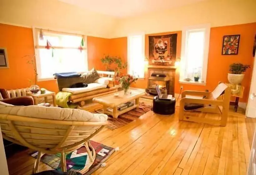 C Mon Inn Hostel