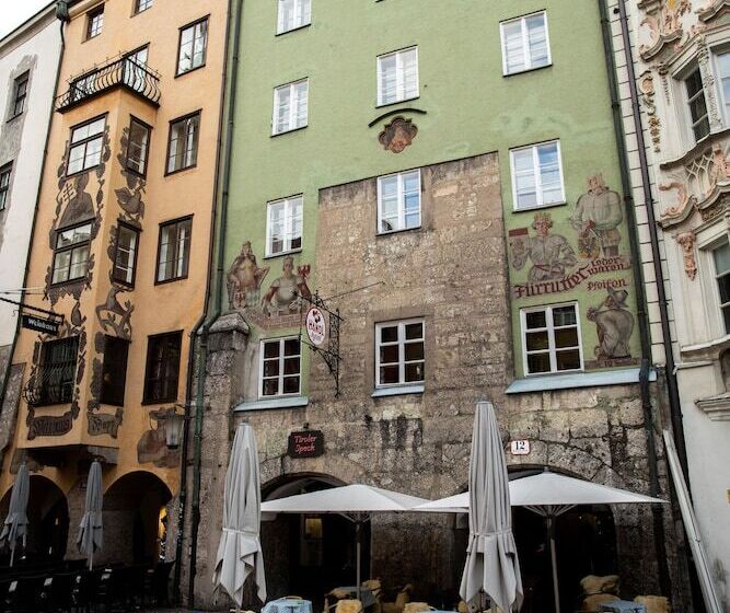 Golden Roof Apartments By Penz