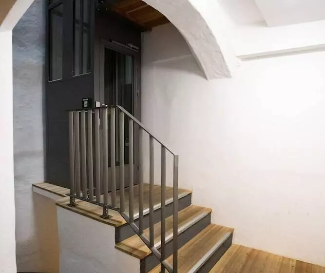 Golden Roof Apartments By Penz