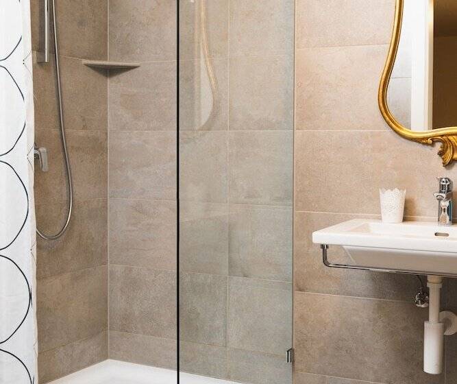 Golden Roof Apartments By Penz