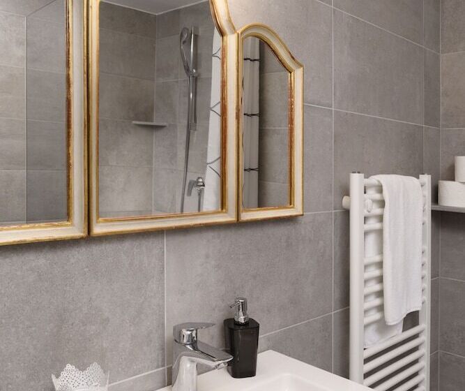 Golden Roof Apartments By Penz