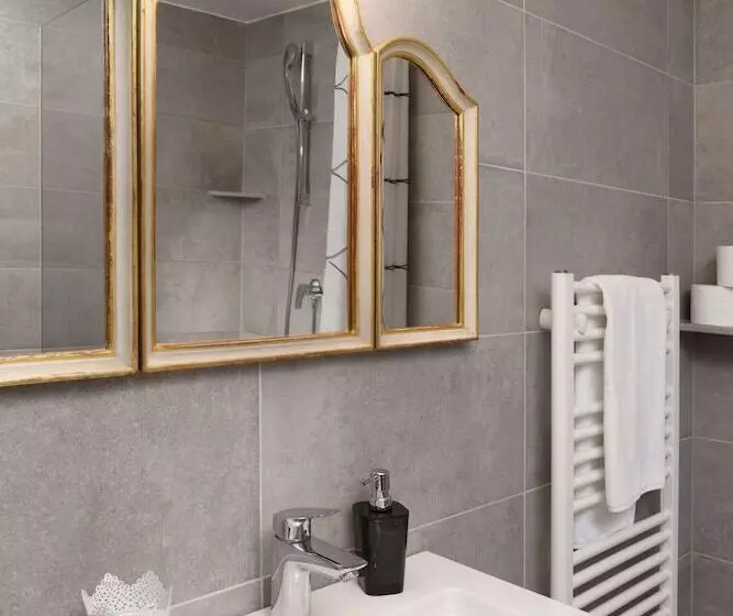 Golden Roof Apartments By Penz