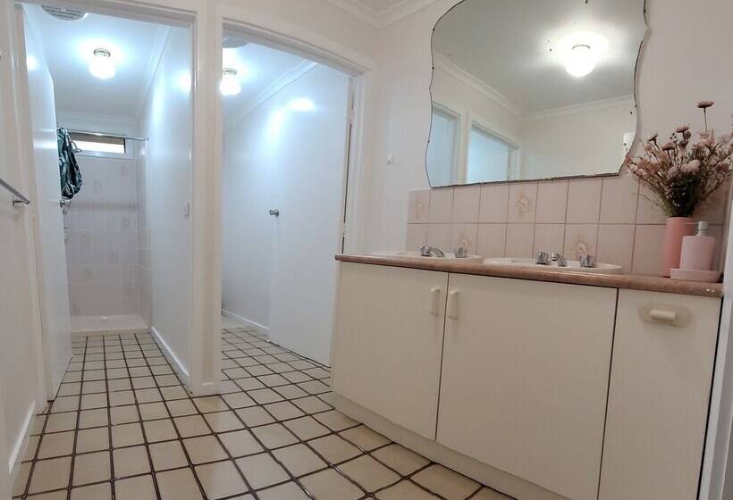 High View Family Cottages