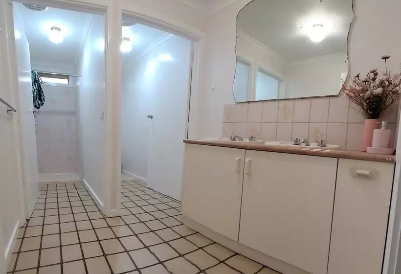 High View Family Cottages