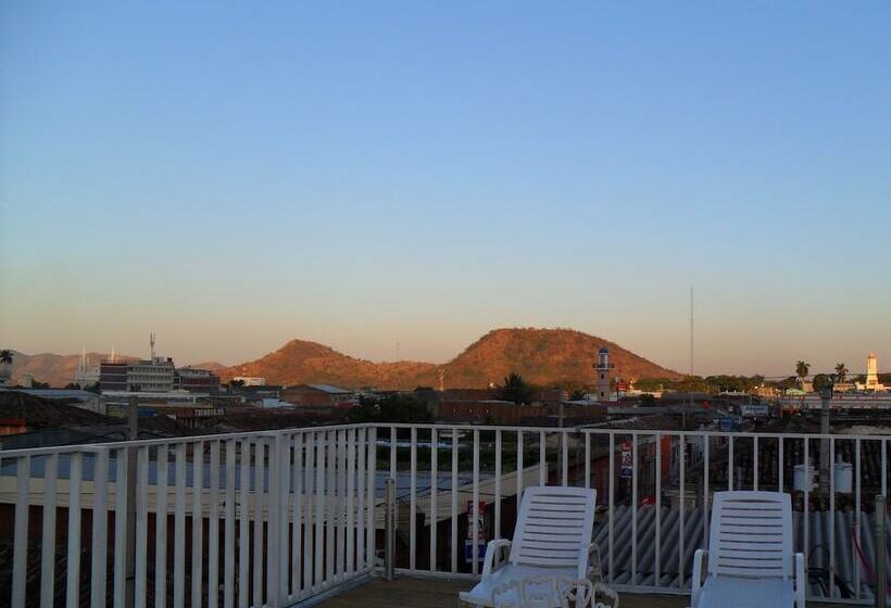 Hostal Casa Verde Hostel