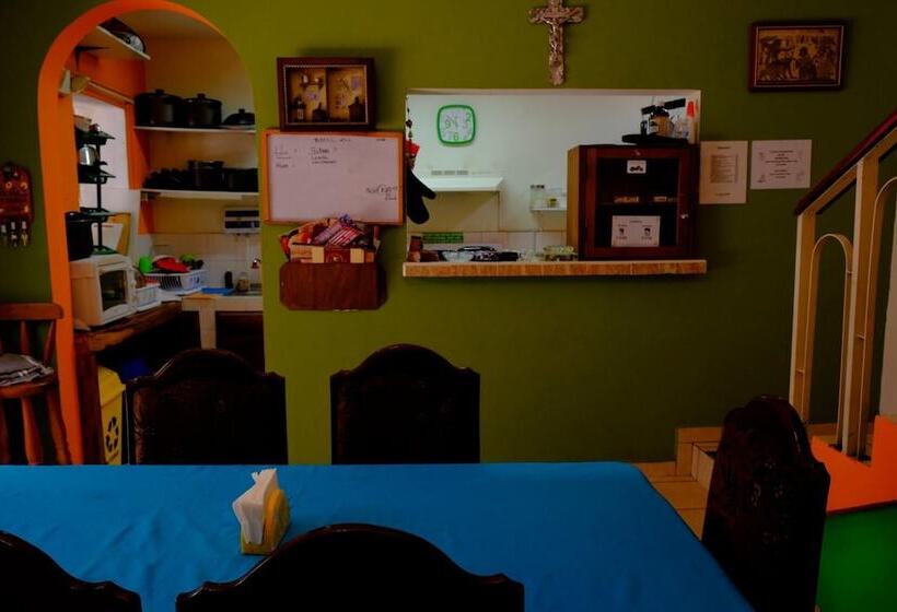 Hostal Casa Verde Hostel