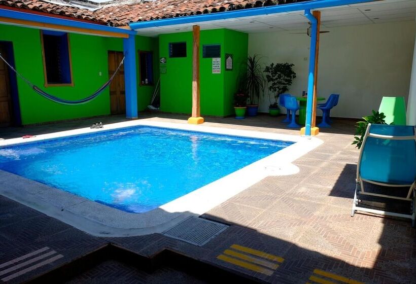 Hostal Casa Verde Hostel