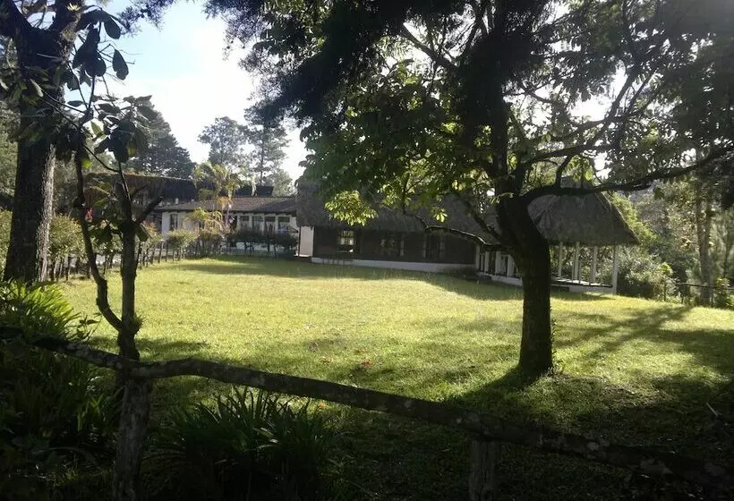 هتل Posada Montaña Del Quetzal