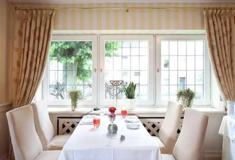 هتل & Restaurant Menge