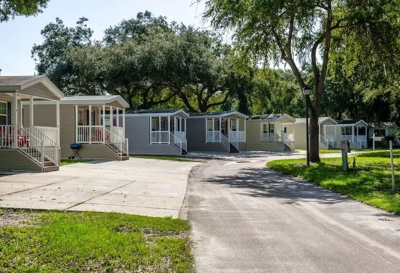 ホテル Tampa East Rv Resort  Campground