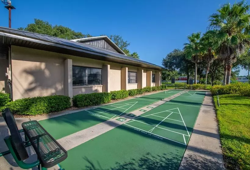 ホテル Tampa East Rv Resort  Campground