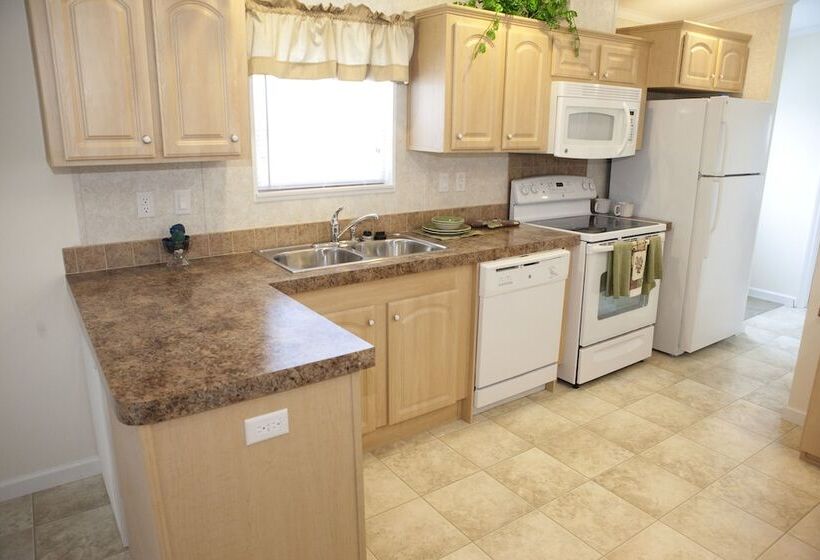 Hotel Tampa East Rv Resort Campground