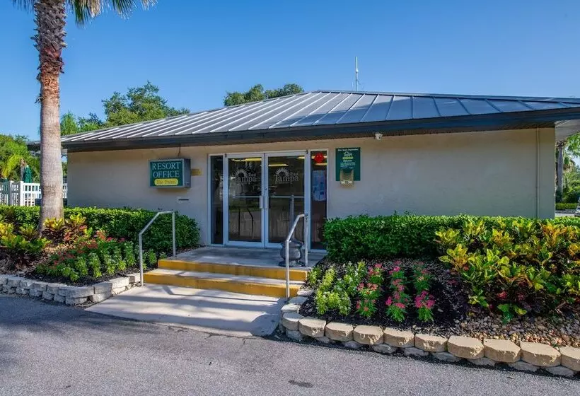 ホテル Tampa East Rv Resort  Campground