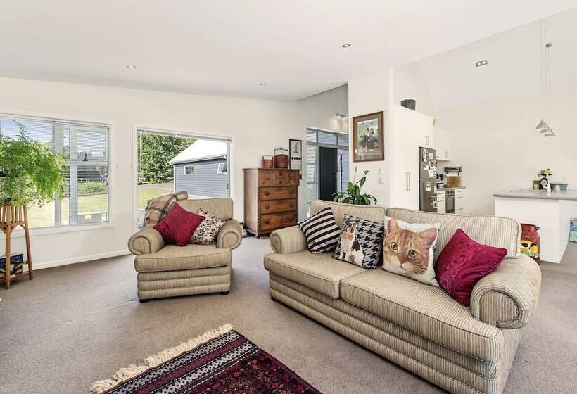 Lupin Lodge Bed And Breakfast