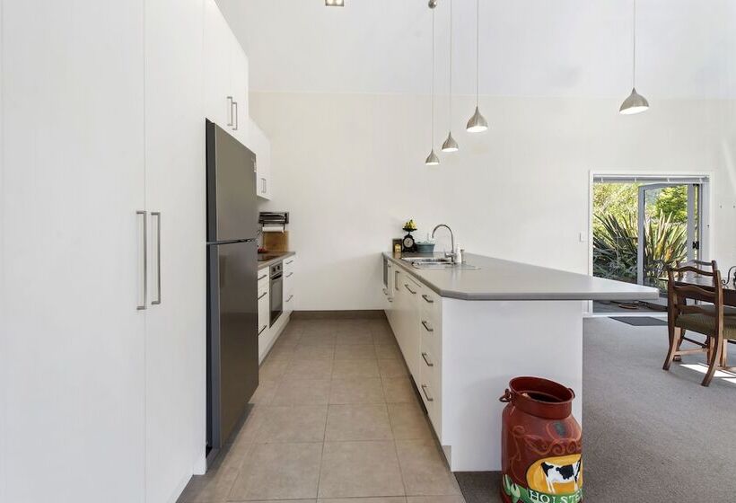 Lupin Lodge Bed And Breakfast