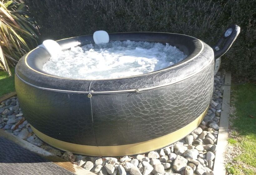 Lupin Lodge Bed And Breakfast