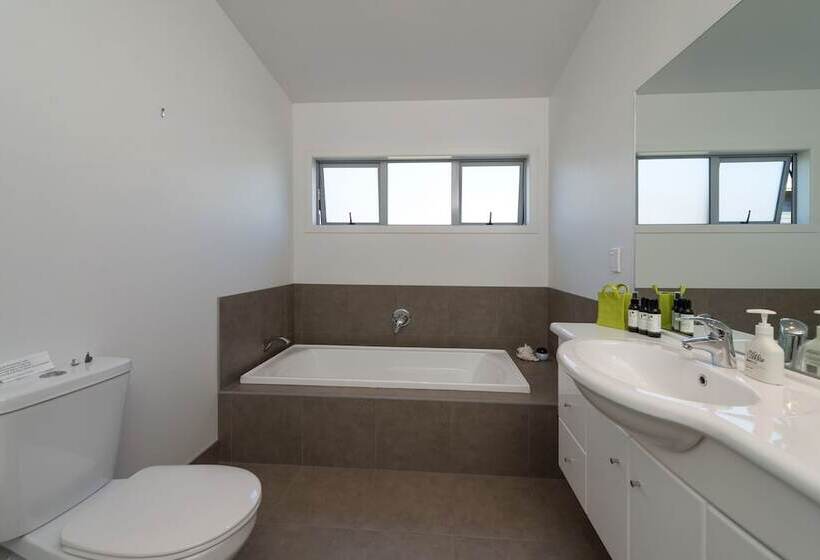 Lupin Lodge Bed And Breakfast