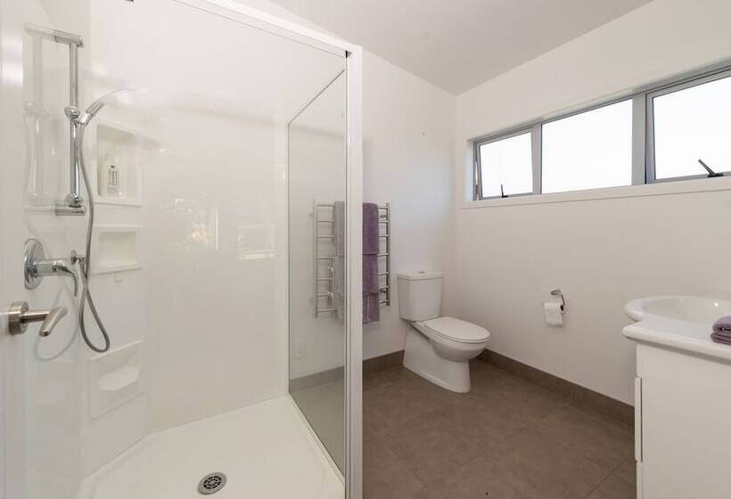 Lupin Lodge Bed And Breakfast