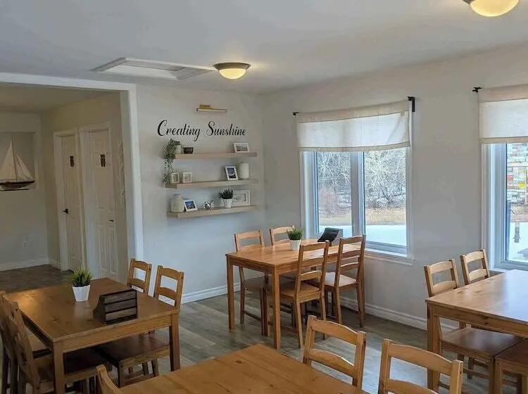 モーテル The Sunshine Inn