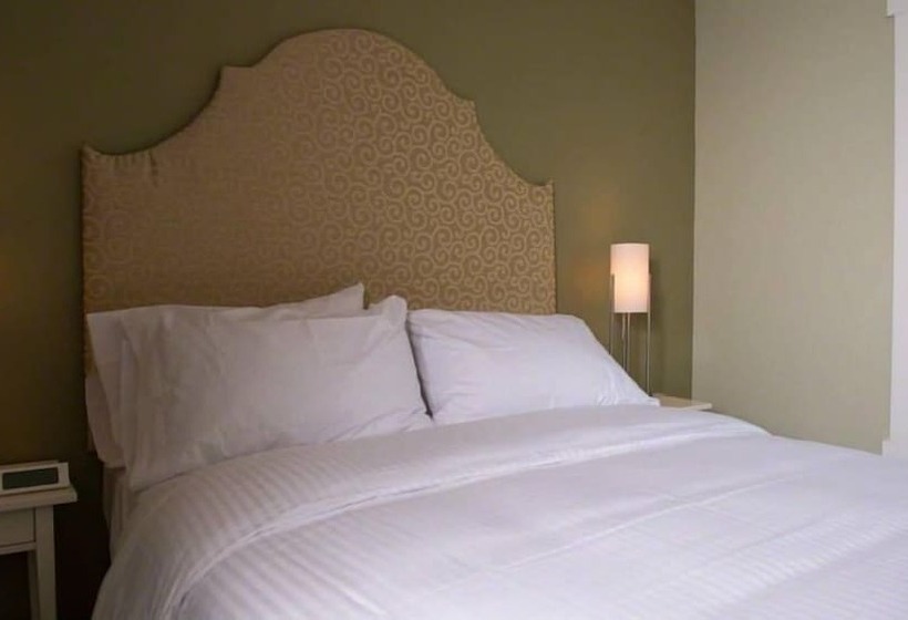 פנסיון Klippers Guest Suites