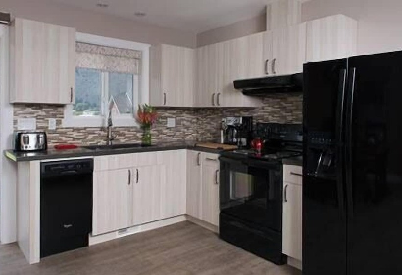 פנסיון Klippers Guest Suites